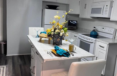 East Hartford Apartment | Eden's Lodge