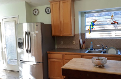 El Lago House | Entire 3 bedroom/2 bathroom cottage; near NASA, Kemah and your PRIVATE BEACH!