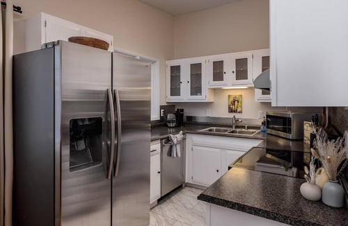 South Addition House | Entire Duplex Downtown 4 Bdr - King beds