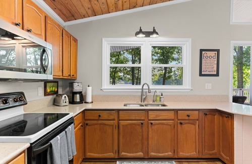 Buckhead House | Entire Lake Front Home w 4 Kings, Kayaks, & More