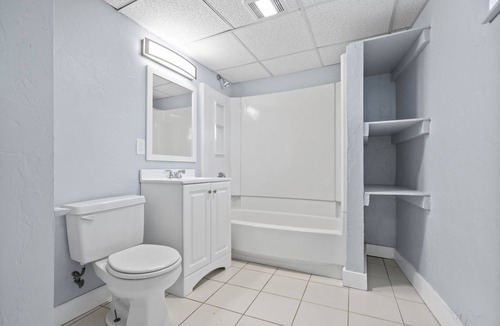 Lynn Apartment | (ENTIRE UNIT)Swampscott Apt, Lots Of Natural Light, 20 mins To Swampscott Beach