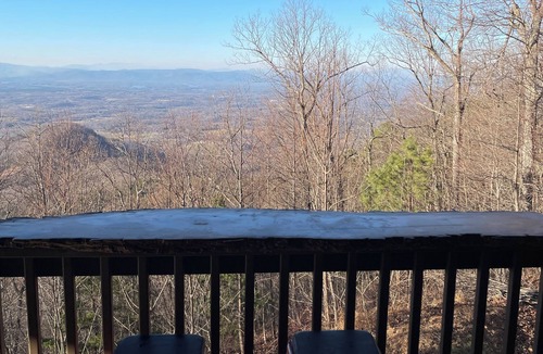 Morganton House | Epic Mountain Views! Cool Weekend Retreat Pet Friendly Near Charlette