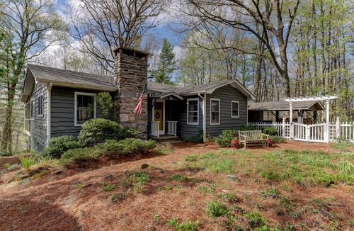 Mirror Lake House | Estes Cottage: Cozy Mirror Lake Cottage w Screened Porch, Firepit | Pet Friendly