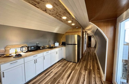 Houston House | Everts DC-6 Cargo Plane: Sleep in an Alaskan Legend