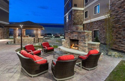 Midtown Anchorage Apartment | Excellent Mid-Town Location | Free Daily Breakfast, Pool & Hot Tub Access