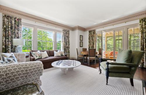Dedham House | Executive Boston Estate Pool Mid Term Stays