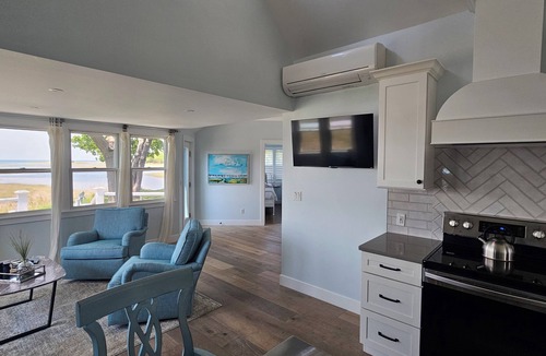 Minot Cottage | Expansive Coastal Views, 3 bed, 2 bath cottage, newly renovated