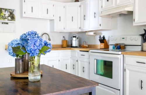 Sitka Apartment | Experience Sitka's charm in your cozy 1-bedroom retreat overlooking the bay