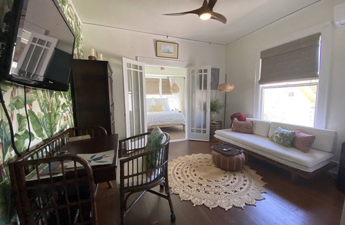 San Jacinto Bed & Breakfast | Experience The AveO! Full Hot Breakfast! 4 Block to Beach! GVR04326