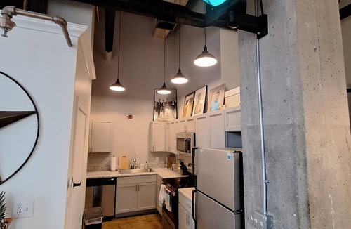 River Market Condo | Fabulous 2-bedroom condo with AC in Kansas City