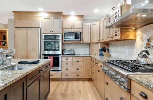 Quechee House | Fairbanks Haven House with Hot Tub & Infrared Sauna