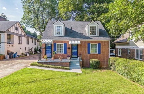 Jefferson Park House | Fairytale Castle Hot Tub Sleeps 10 By WORLD CUP & Downtown Atlanta