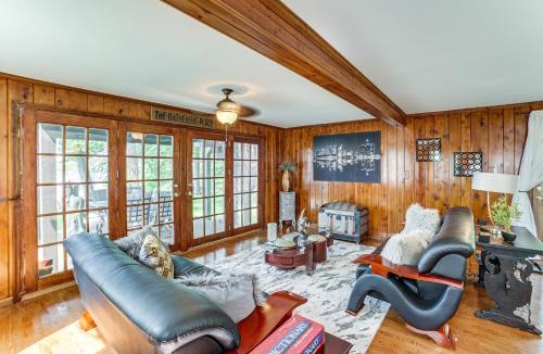 Horton House | Fall & Winter Jackson Escape on Wolf Lake