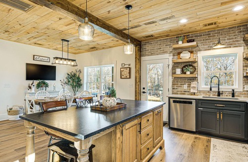 Easley House | Family-Friendly Barndominium Near Greenville!