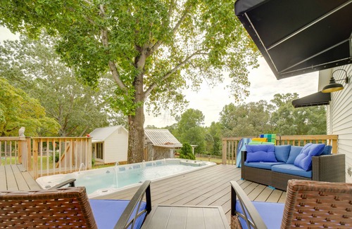 Landrum House | Family-Friendly Landrum Farmhouse: Deck & Swim Spa