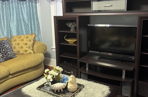 East Hartford Apartment | Fantastic 3-bedroom apartment with AC in East Hartford