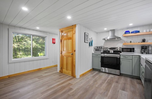 Alexandria House | Fantastic 3-bedroom with lake views, fishing, hiking, skiing and snowmobiling!