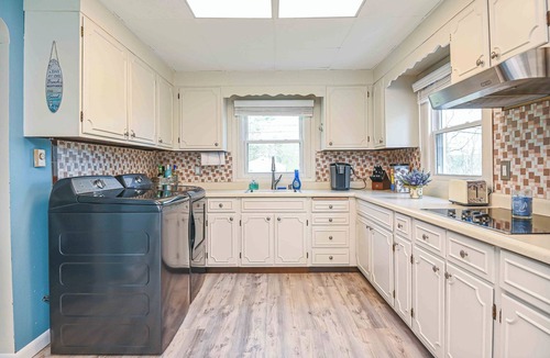 Kittery House | Farm Fun Beach Sun Kittery Maine Retreat Pet Friendly! GREAT yard!