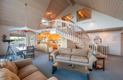 Kachemak House | Feathers + Fireweed