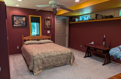 Roeland Park House | FIFA Basecamp with 2 Kitchens, 5BR, 4 Baths