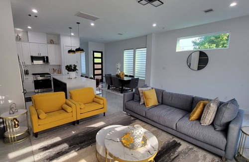Northside House | Fifa World Cup Hub 8 min to Fan Fest Sleeps 10 3 bedrooms/3.5 bathrooms