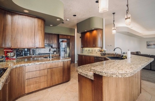 Kalifornsky House | Fish the Kenai while staying at this 7300 sq. foot home on the river.