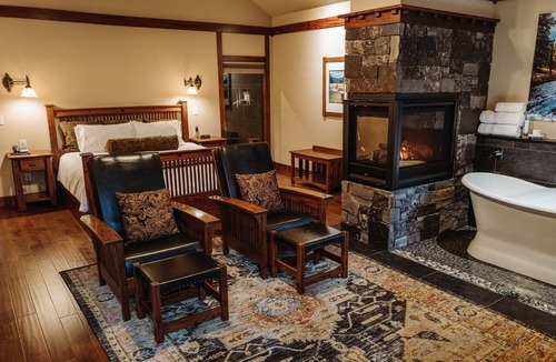 Sisters Hotel | FivePine Lodge & Spa