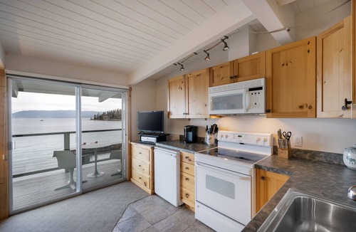 Polson Condo | Flathead Lakefront Studio!