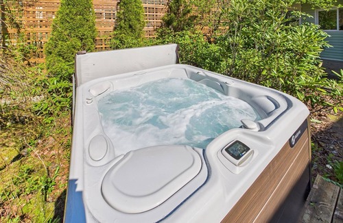 West Juneau Apartment | Forest-View 1BR w/Hot Tub – Near Downtown Juneau