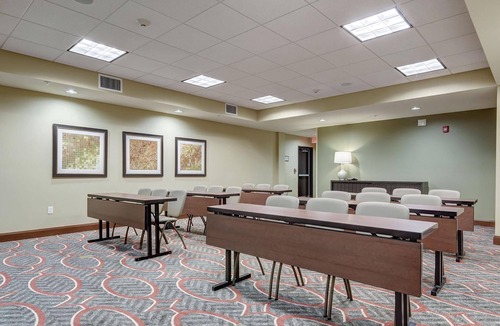 Maryland Heights Condo | Free Breakfast + Gym, and BBQ Area | Perfect Family Vacation!