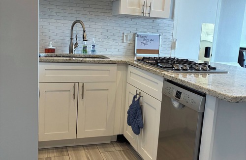 Peachtree Center Condo | Fresh, Updated, & Cozy 1BR, 1BA in Midtown - Sleeps 4,Near Attractions & Dining!