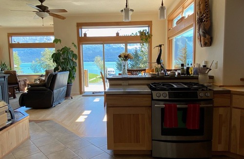 Seward House | Front Row Bed and Breakfast