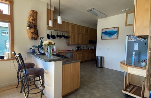 Seward House | Front Row Bed and Breakfast