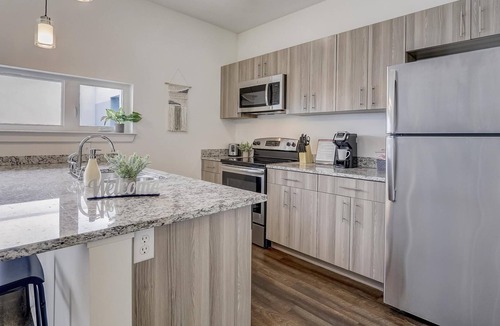 River Market Apartment | Frontdesk | 1 BR Apt close to the Kansas City Zoo