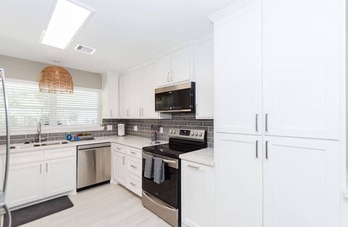 Clear Lake Shores House | Fun Family Getaway Near Kemah Boardwalk, Game Room, BBQ Grill & Coastal Vibes