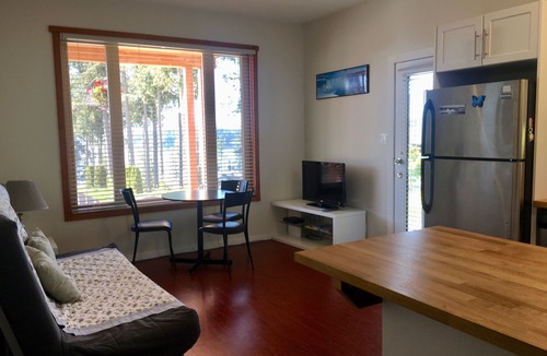 Sechelt House | Fun Suite between two waters