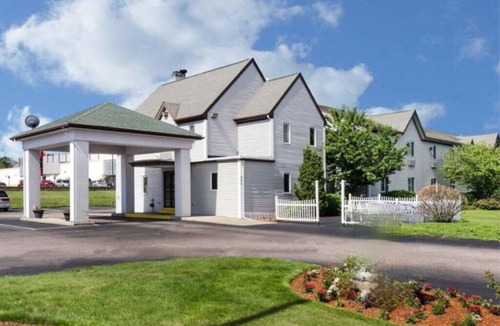 Marlborough House | Furnished Residences at Solomon Pond