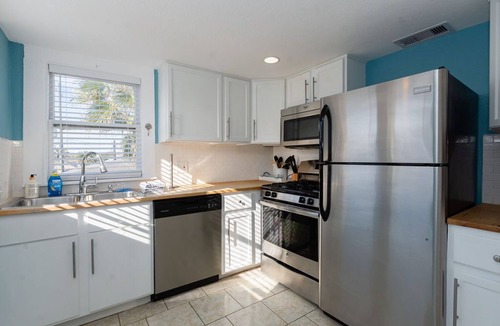 San Jacinto House | Galveston Multi-Unit Vacation Home Near Beach, Pleasure Pier & Restaurants!