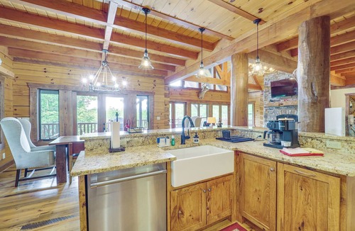 Spruce Pine Cabin | Game Room + Deck: Spacious Spruce Pine Retreat!
