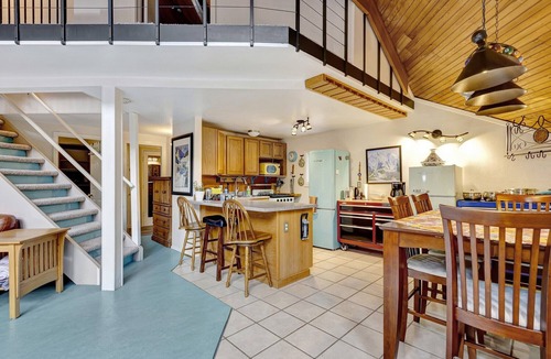 Alyeska House | Girdwood Alyeska Chalet Hot Tub, Sauna, Jet Tub, Pool Table, Sleeps 12, walk2ski