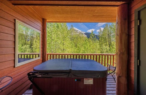 Alyeska Apartment | Girdwood Getaway - Hot tub with a View