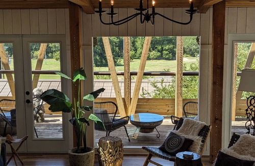 Barton Hills House | Glass Treehouse W/Views-EPIC POOL-Kayak-SUP-HIKES-Restaurants ,Airy Exotic vibe