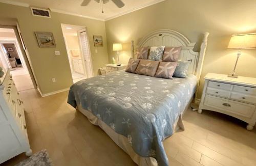 Arcadian Shores House | Glorious Cottage with Fireplace in Myrtle Beach, South Carolina