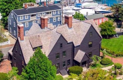 Danvers House | Gloucester Whale Watch tour! 2 Family-friendly Units w/Starbucks & Free Parking