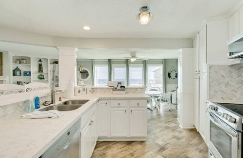 Pirates Beach House | Good Life - Easy Beach Access, Gulf Views, Hot Tub!