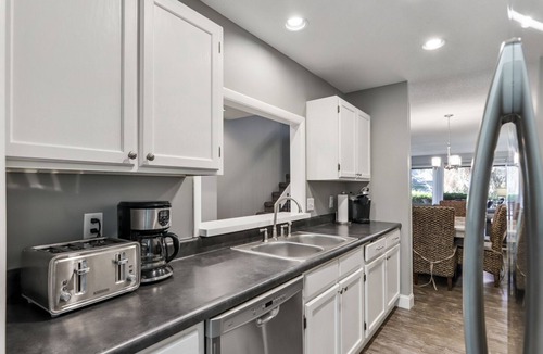 Shipyard Plantation House | Gorgeous 2 BR 2.5 BA Shipyard Townhouse