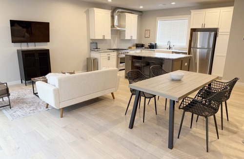 Easley House | Gorgeous Clemson & Greenville Area Retreat 2BR 2.5 Bat/Silos/Doodle Trail