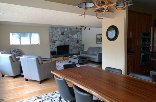 South Addition House | Gorgeous Downtown 3 Bed 2 bath Home & Sauna Walking distance downtown Anchorage