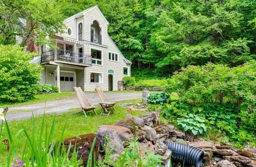 Post Mills House | Gorgeous Fall Foliage, Adjacent to Woodstock