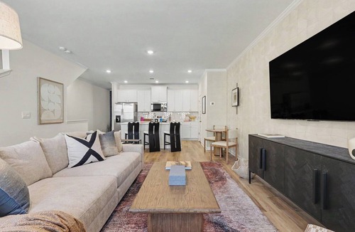 East Side House | Grant & Groove: Where timeless design meets the rhythm of ATL.